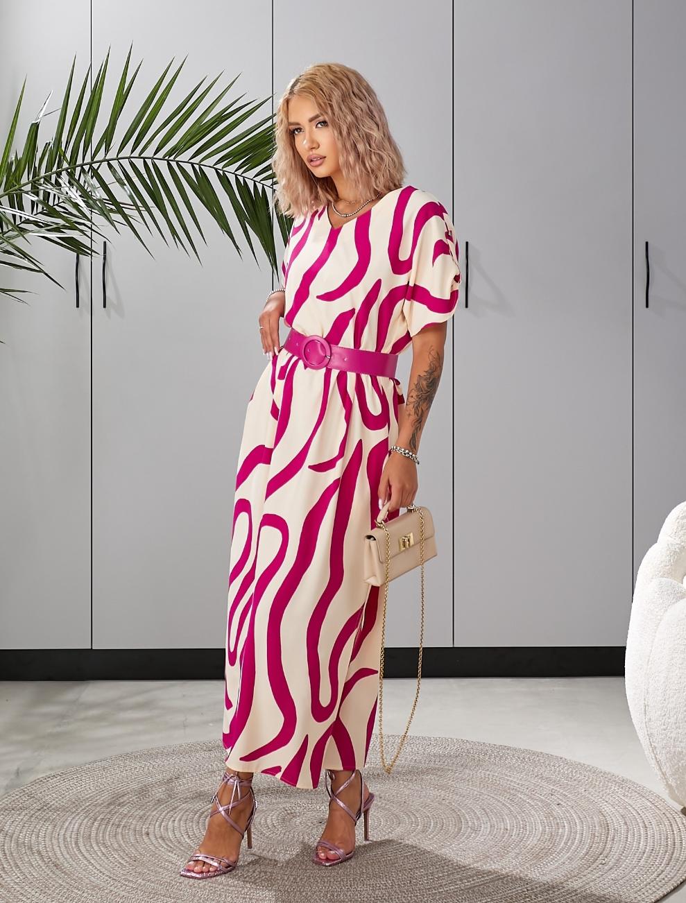 Женское платье со спущенным рукавом и патиками