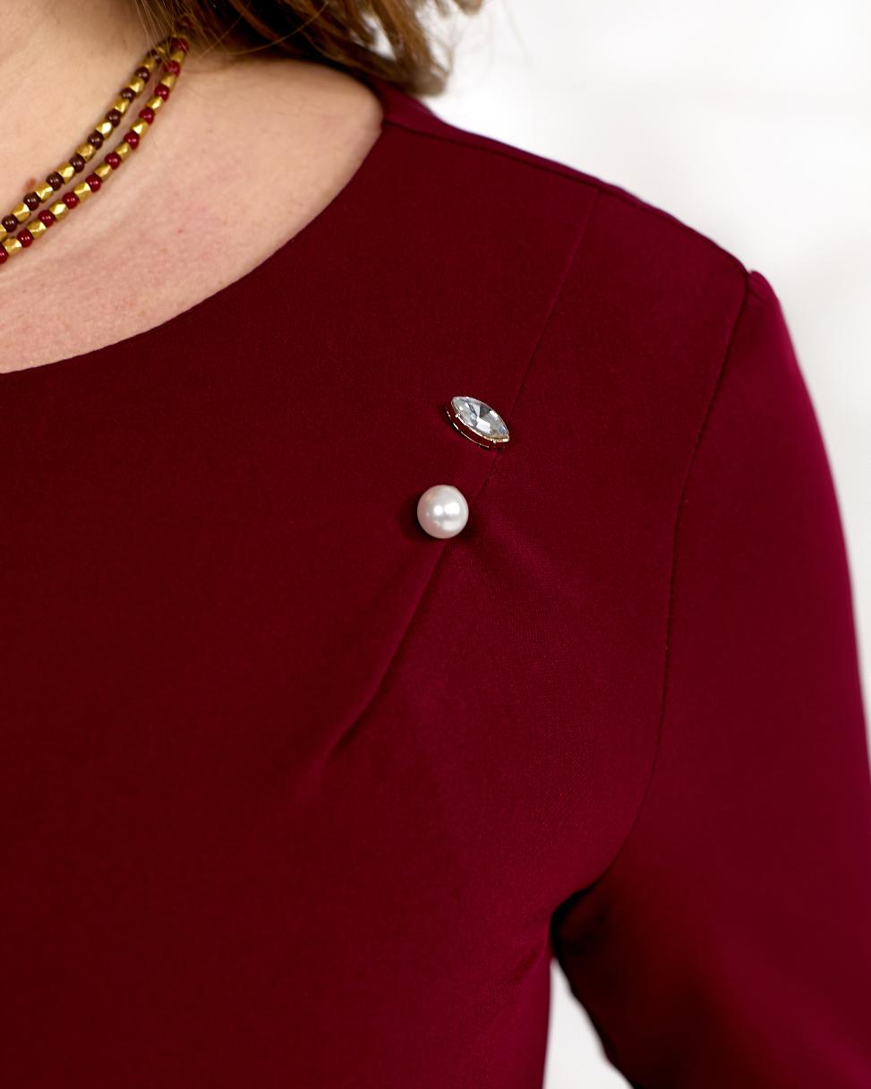 Элегантное деловое платье с запахом