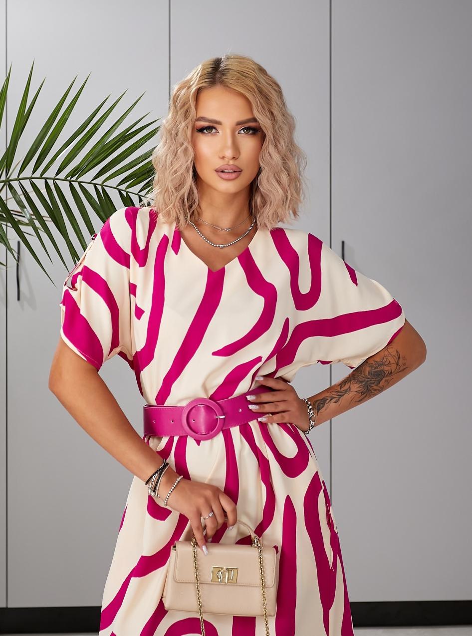 Женское платье со спущенным рукавом и патиками