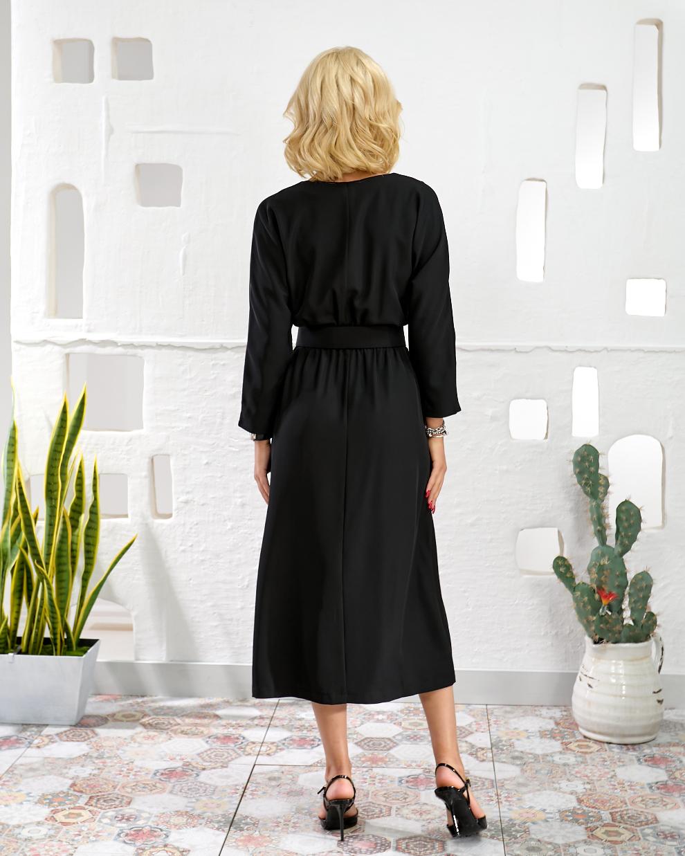 Женское платье прямое с разрезом впереди