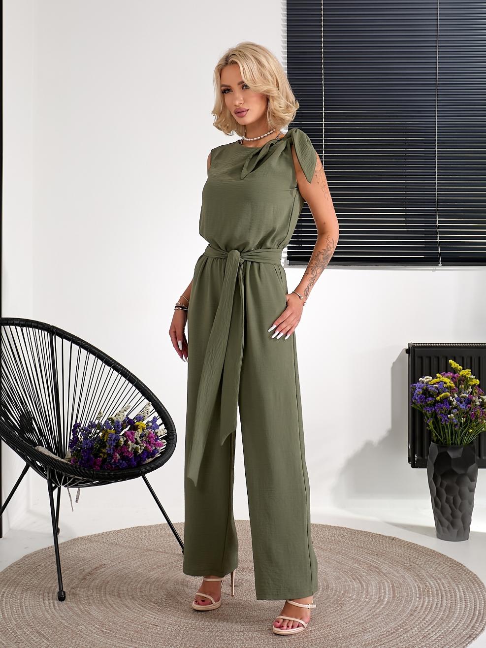 Женский комбинезон с завязкой на плече