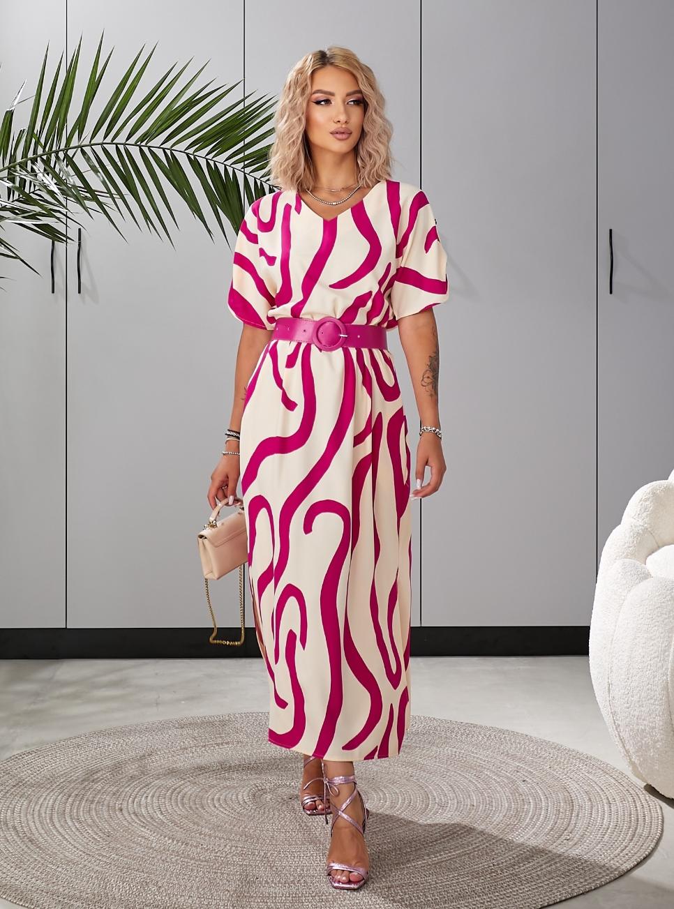 Женское платье со спущенным рукавом и патиками