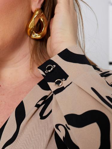 Женское платье с прямой юбкой