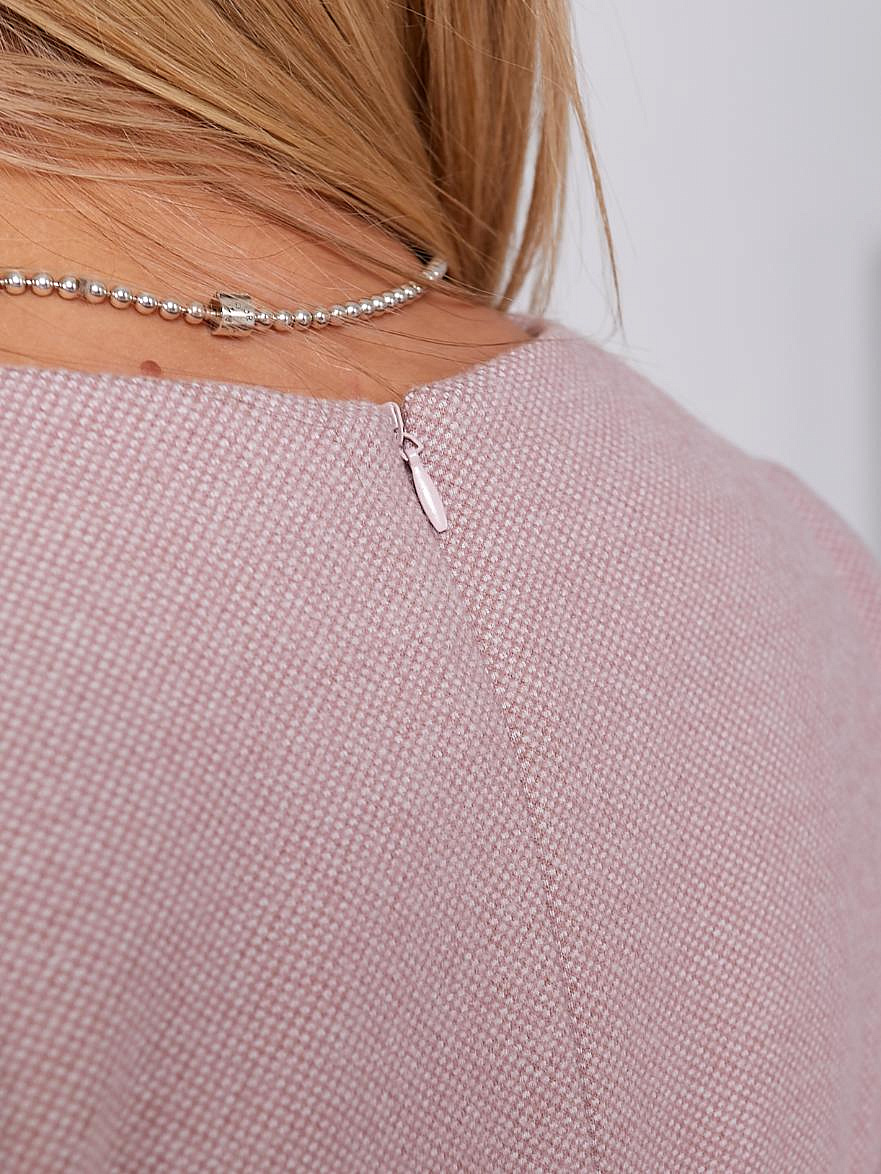 Женское теплое платье с разрезом