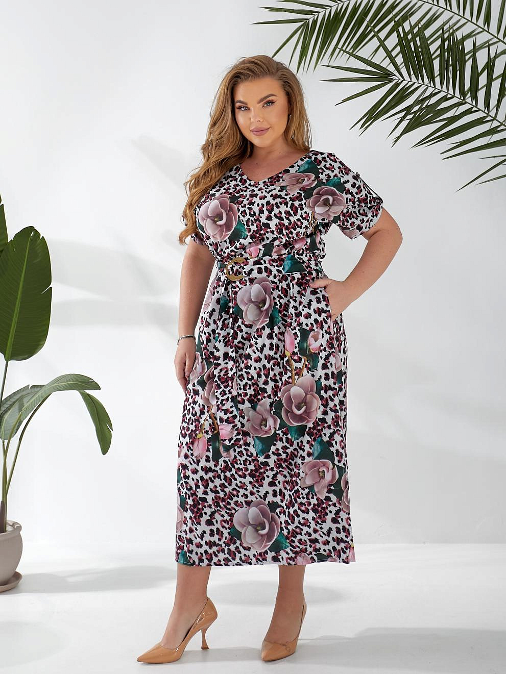 Женское платье из софта с разрезами по бокам