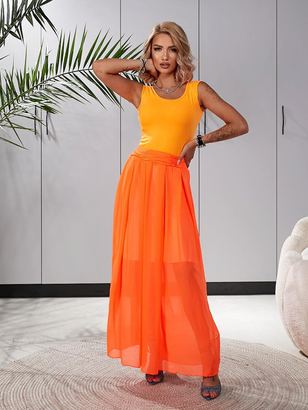 Женское платье с длинной шифоновой юбкой