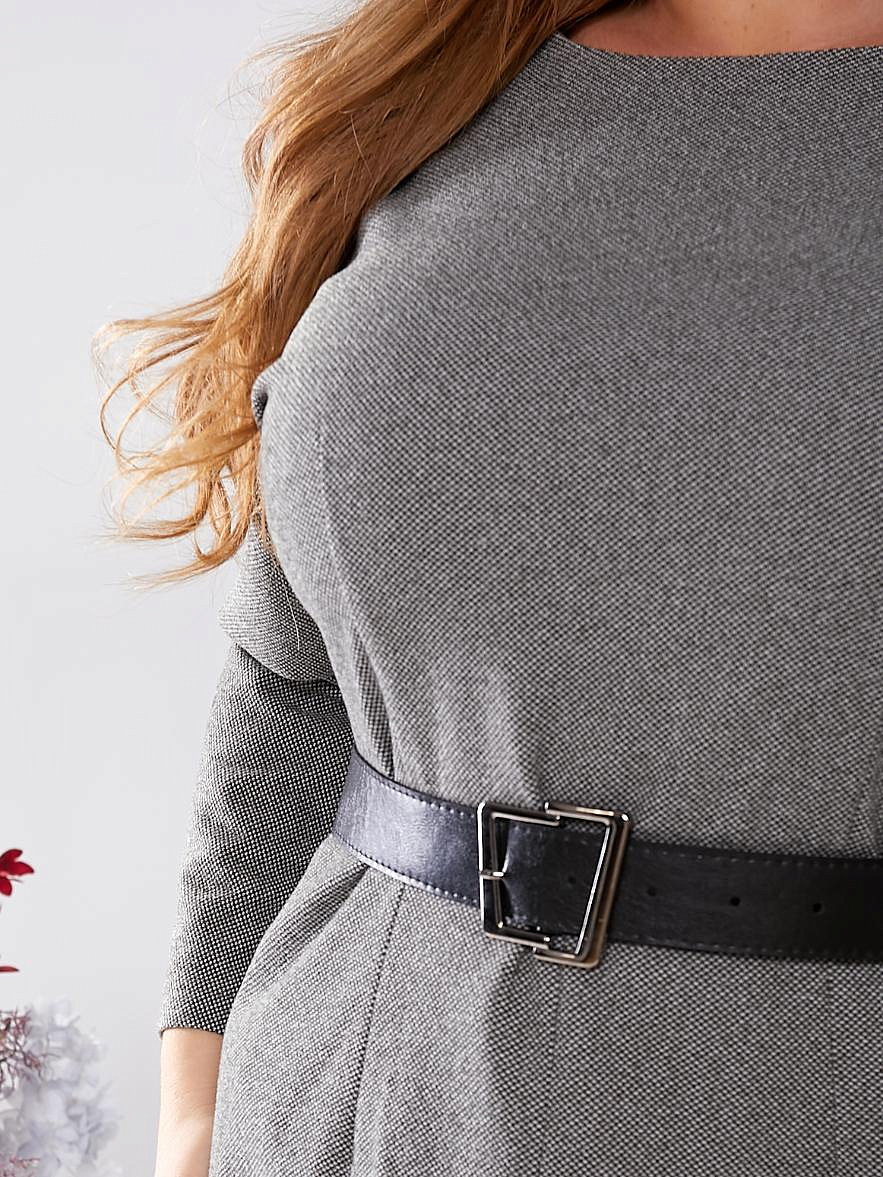 Женское теплое платье с разрезом впереди