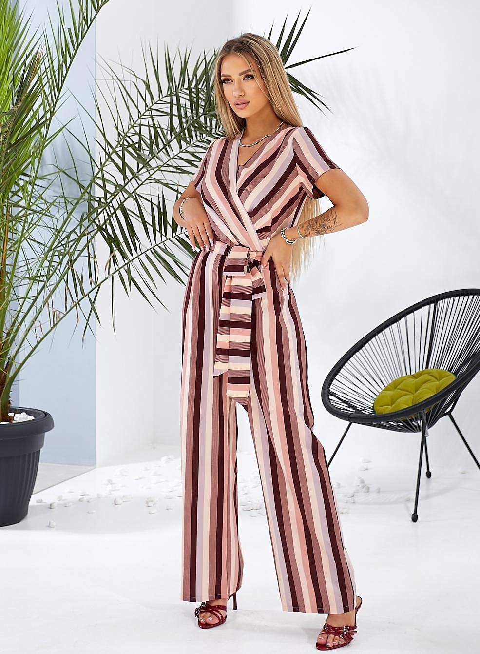 Женский комбинезон на запах в розовую полоску