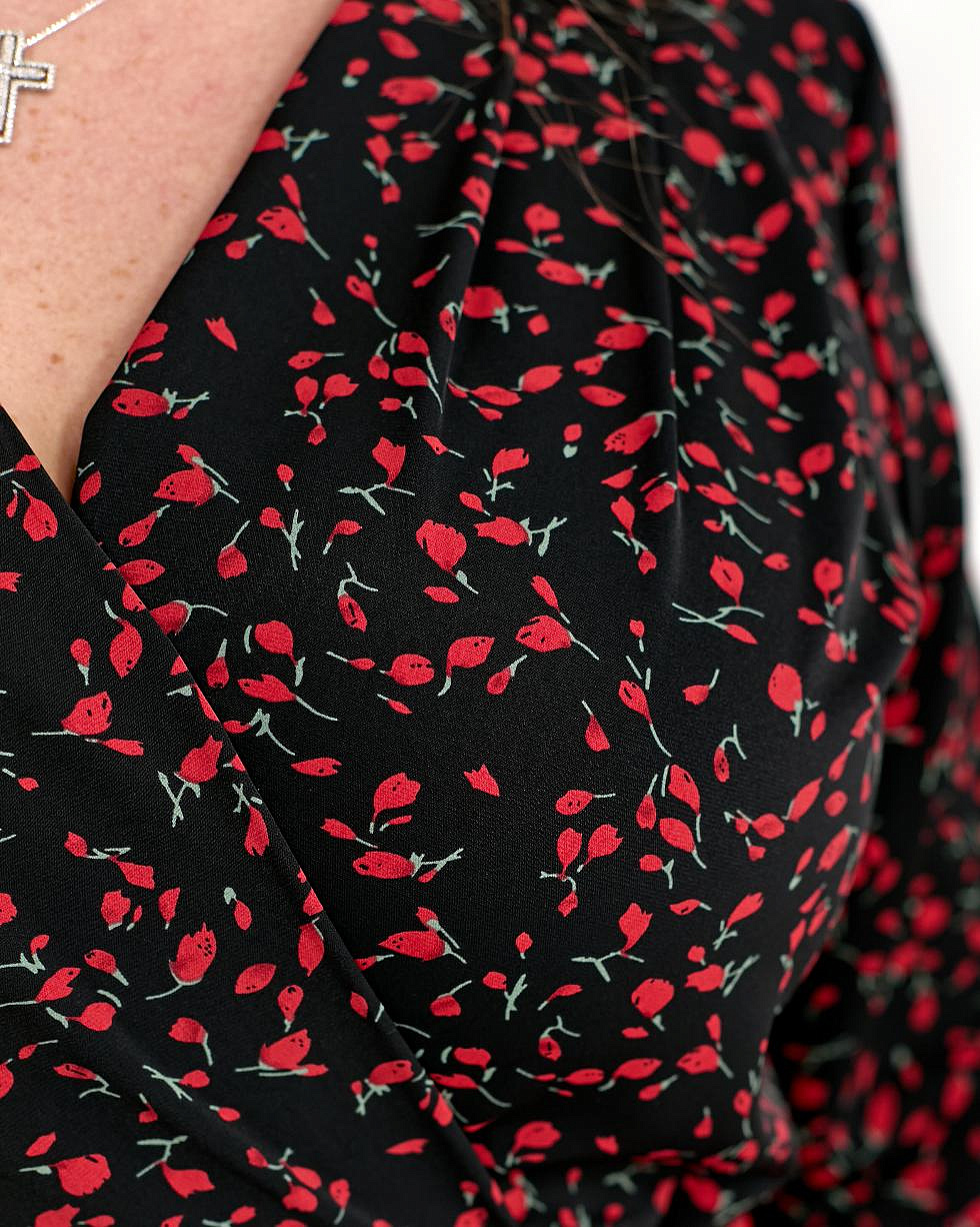 Женское платье на запах принт