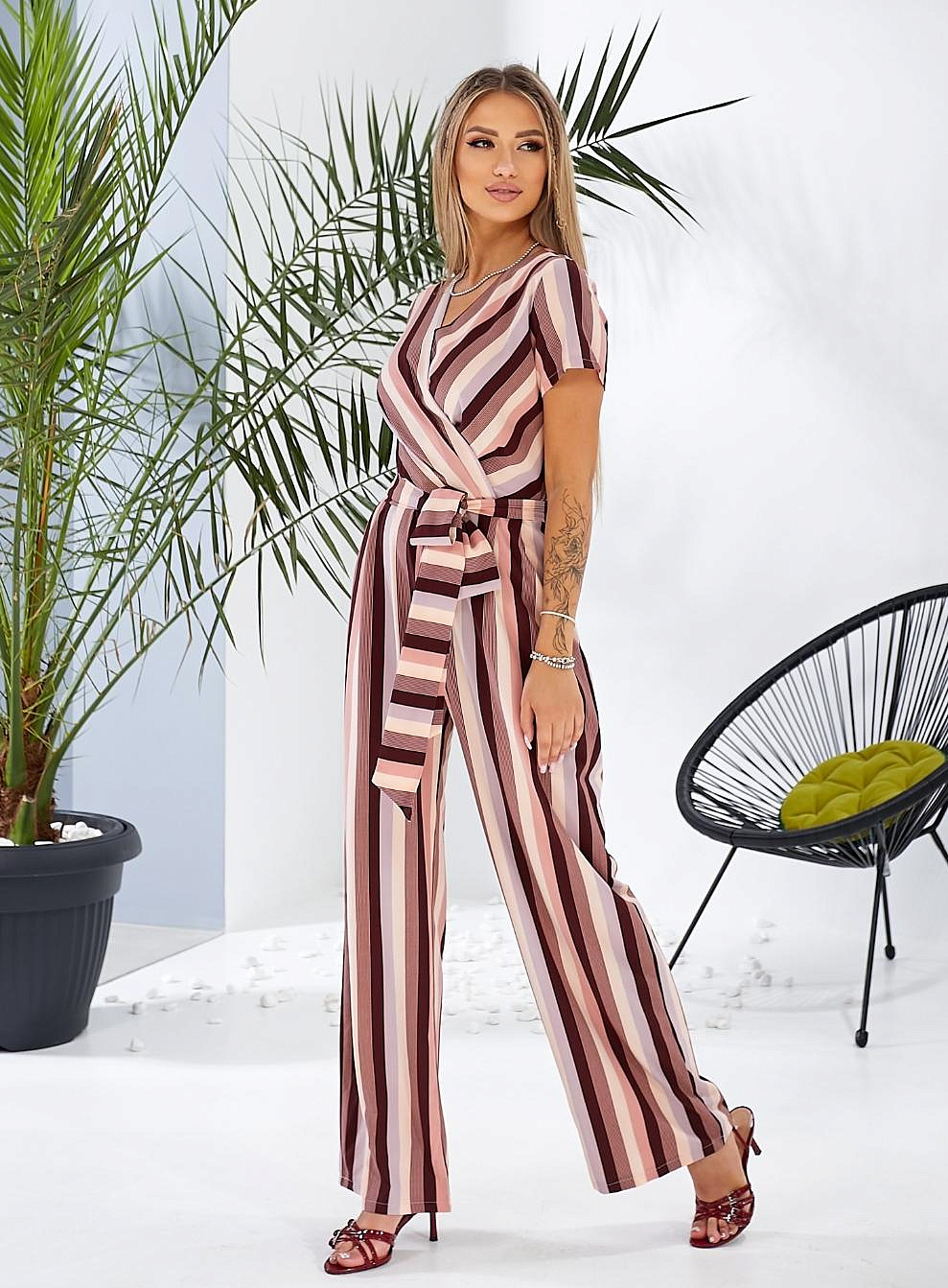 Женский комбинезон на запах в розовую полоску