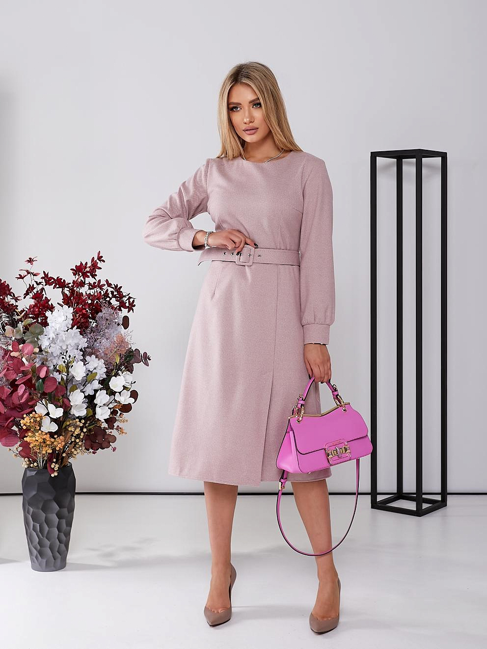 Женское теплое платье с разрезом