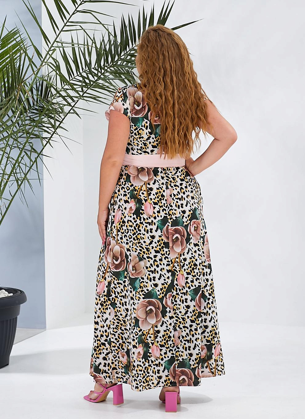 Женское платье в пол с контрастным поясом