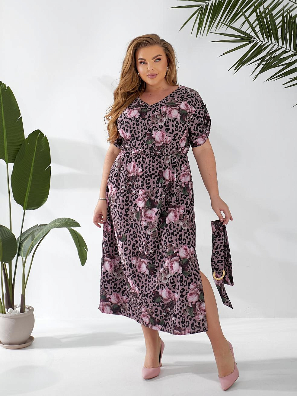 Женское платье из софта с разрезами по бокам