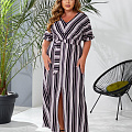 Женское платье длинное в полоску с разрезом впереди
