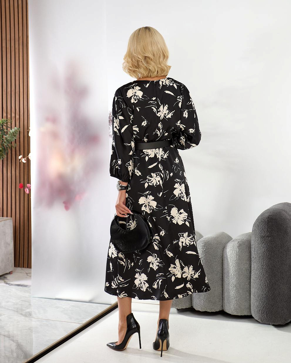 Женское платье миди шелковое в цветах