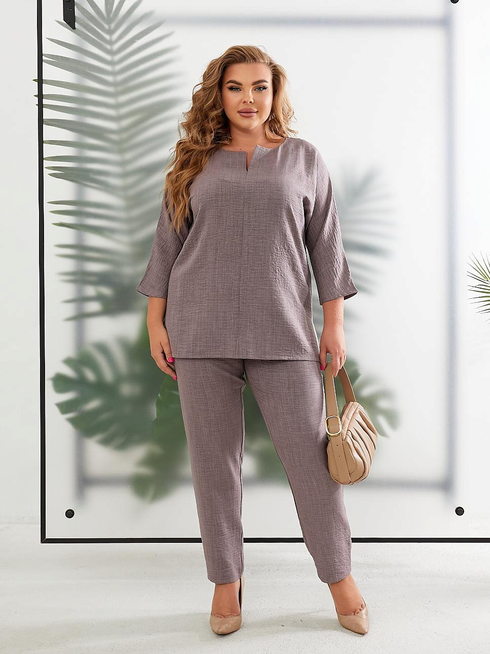 Женский костюм с брюками из льна
