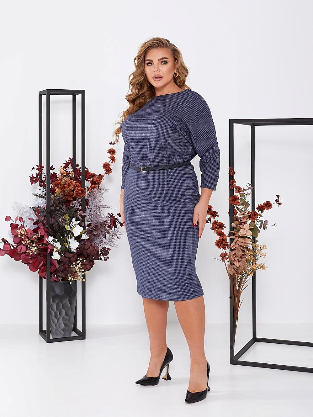 Теплое платье со сборкой по талии