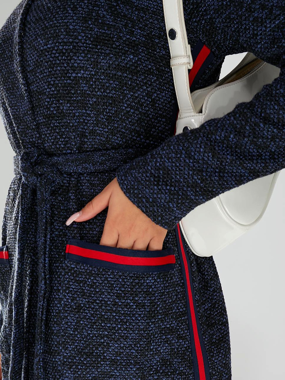 Женский кардиган с полосками на карманах