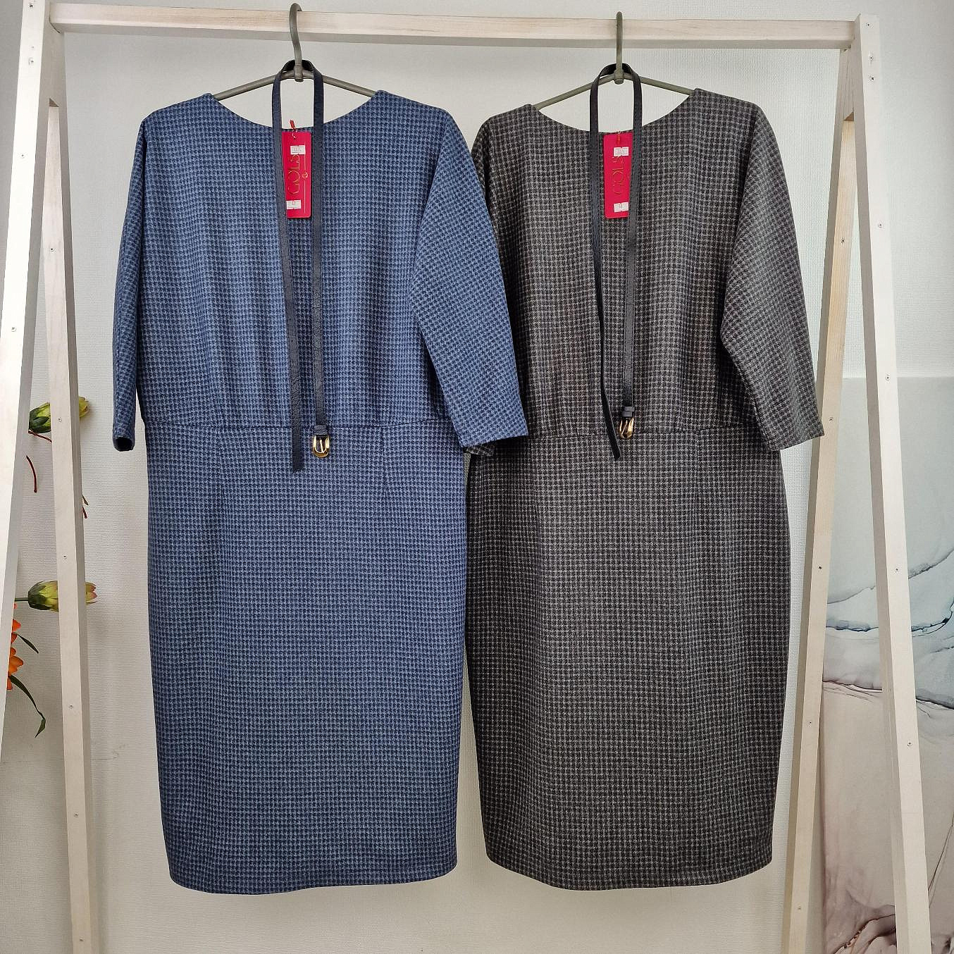 Теплое платье со сборкой по талии