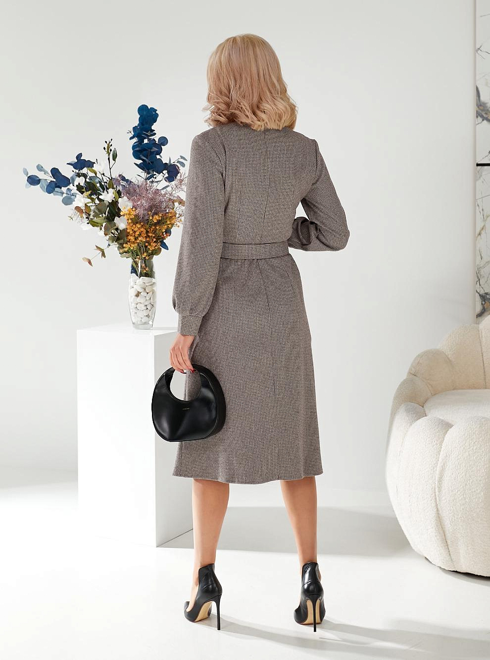 Женское теплое платье с разрезом