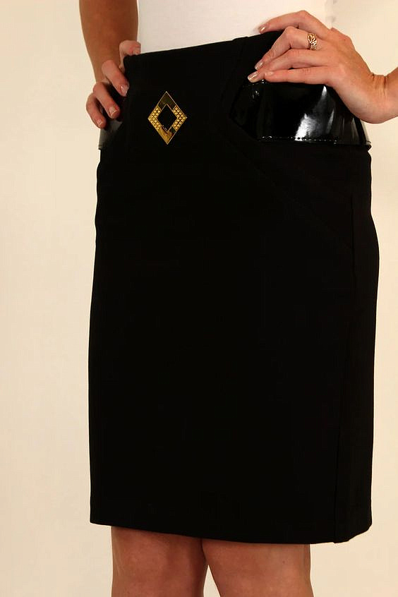 Юбка карандаш черная с широким ремнем 