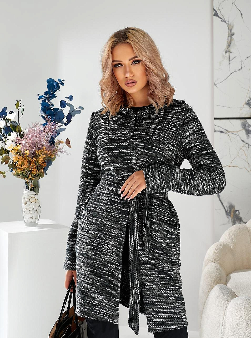 Женский кардиган с капюшоном и поясом