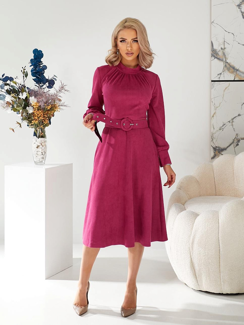 Женское платье со стойкой и пышными рукавами