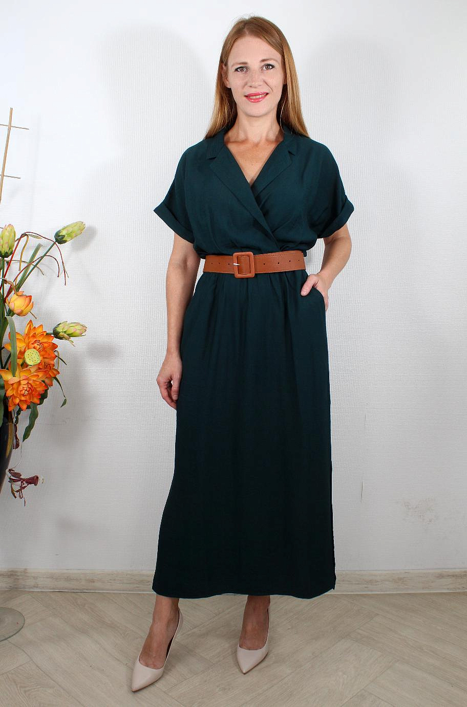 Платье прямое с воротником и поясом