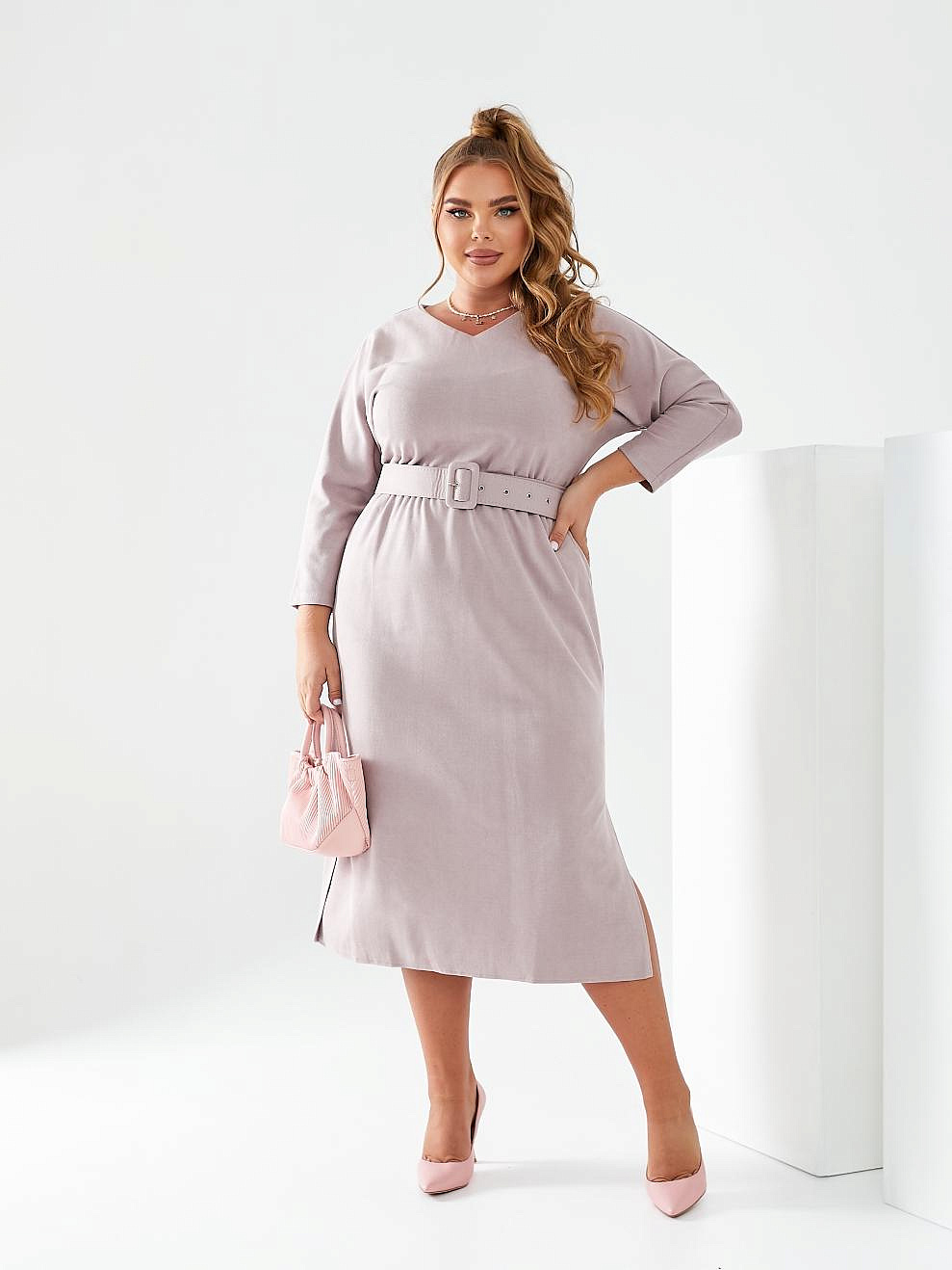 Замшевое платье с разрезами по бокам