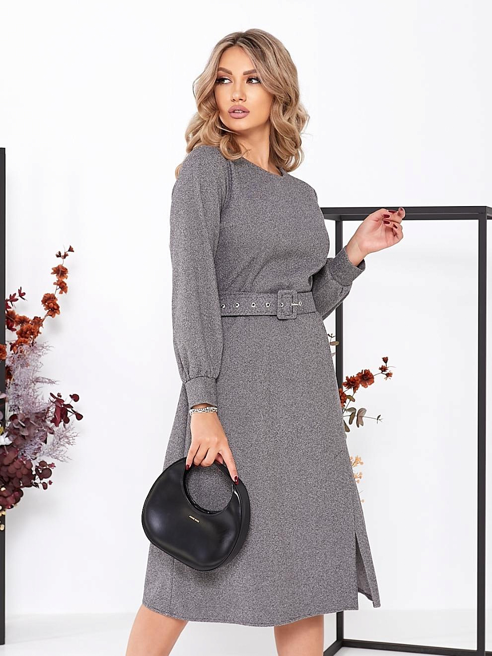 Женское теплое платье с разрезом