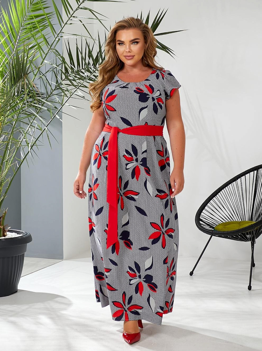 Женское платье в пол с контрастным поясом