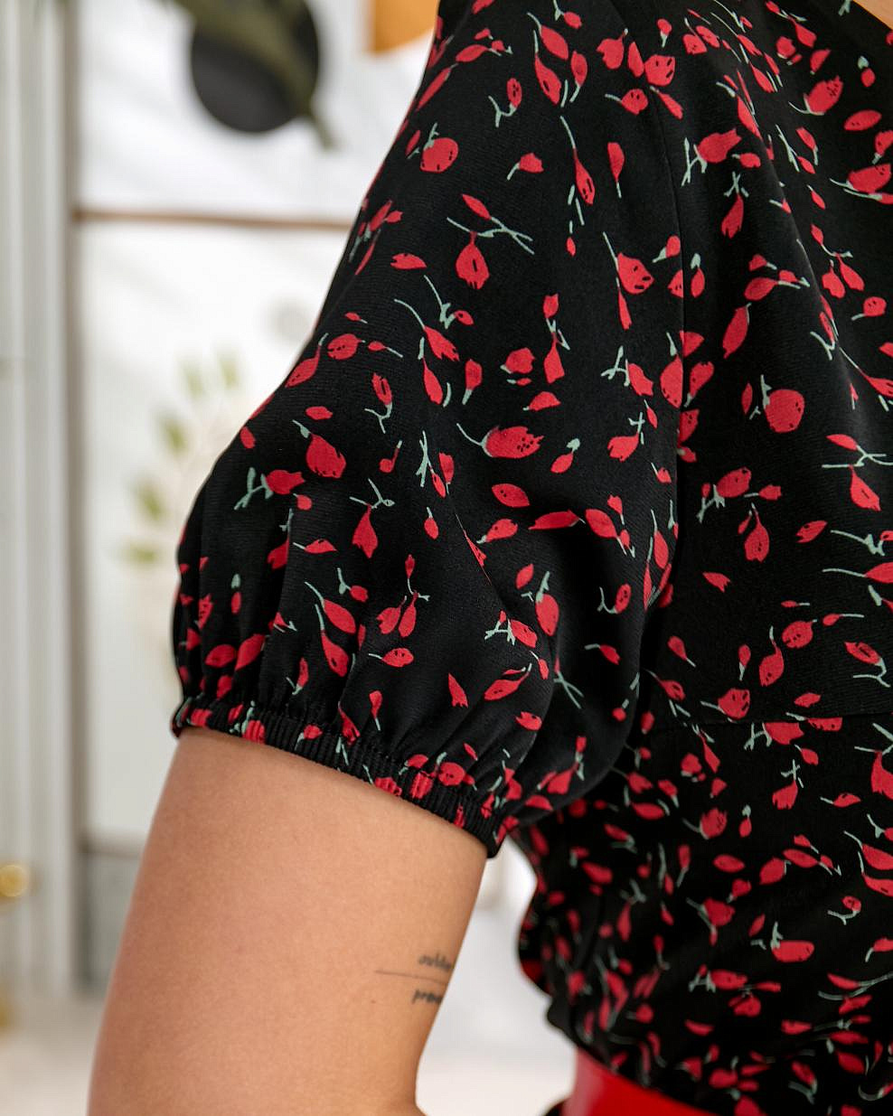 Женское платье миди с воланом по низу