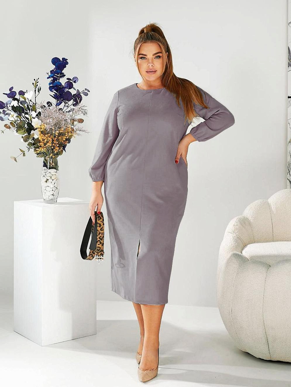 Женское платье из замша с разрезом впереди