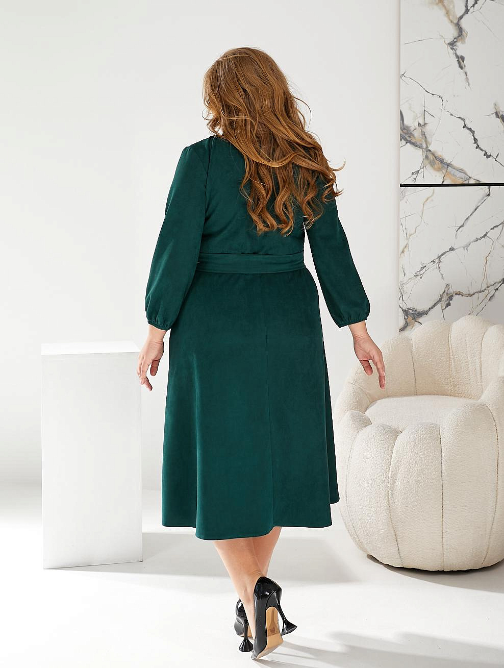 Женское платье замшевое с юбкой клеш