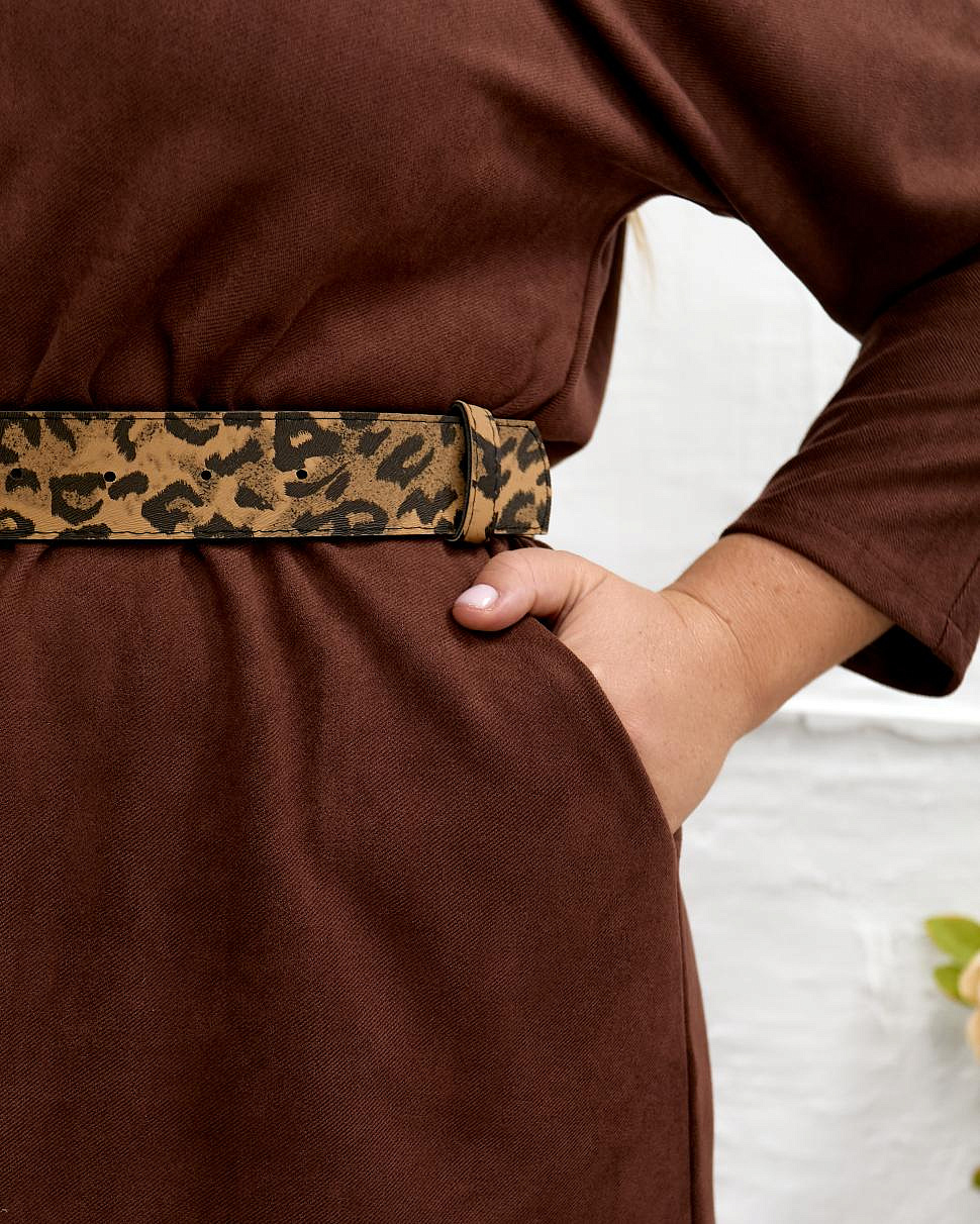 Женское платье замшевое с разрезом впереди