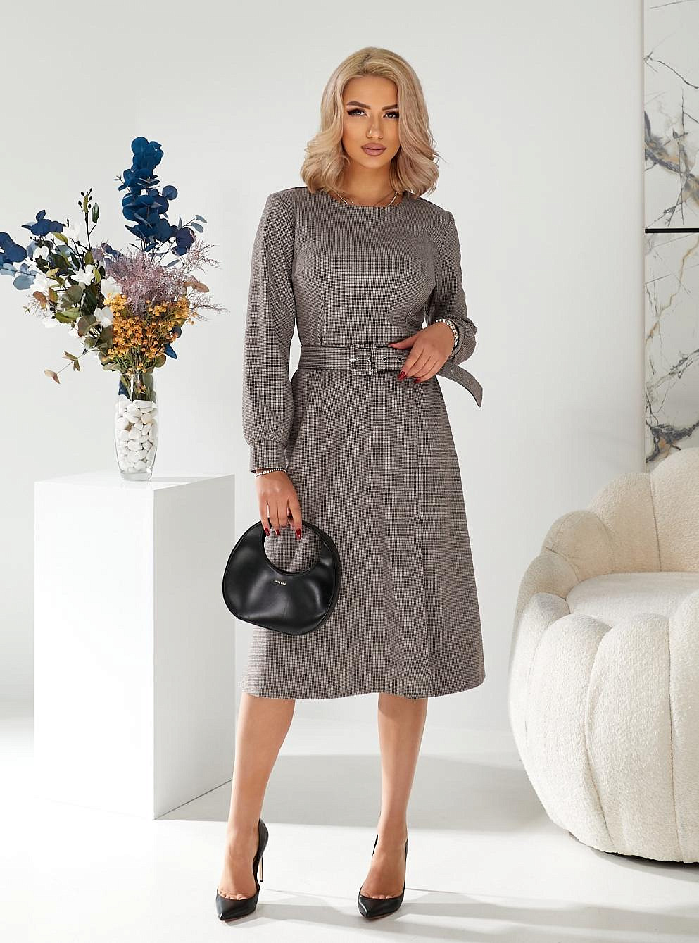 Женское теплое платье с разрезом