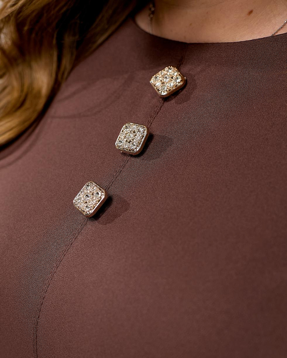 Женское платье футляр с пуговиами