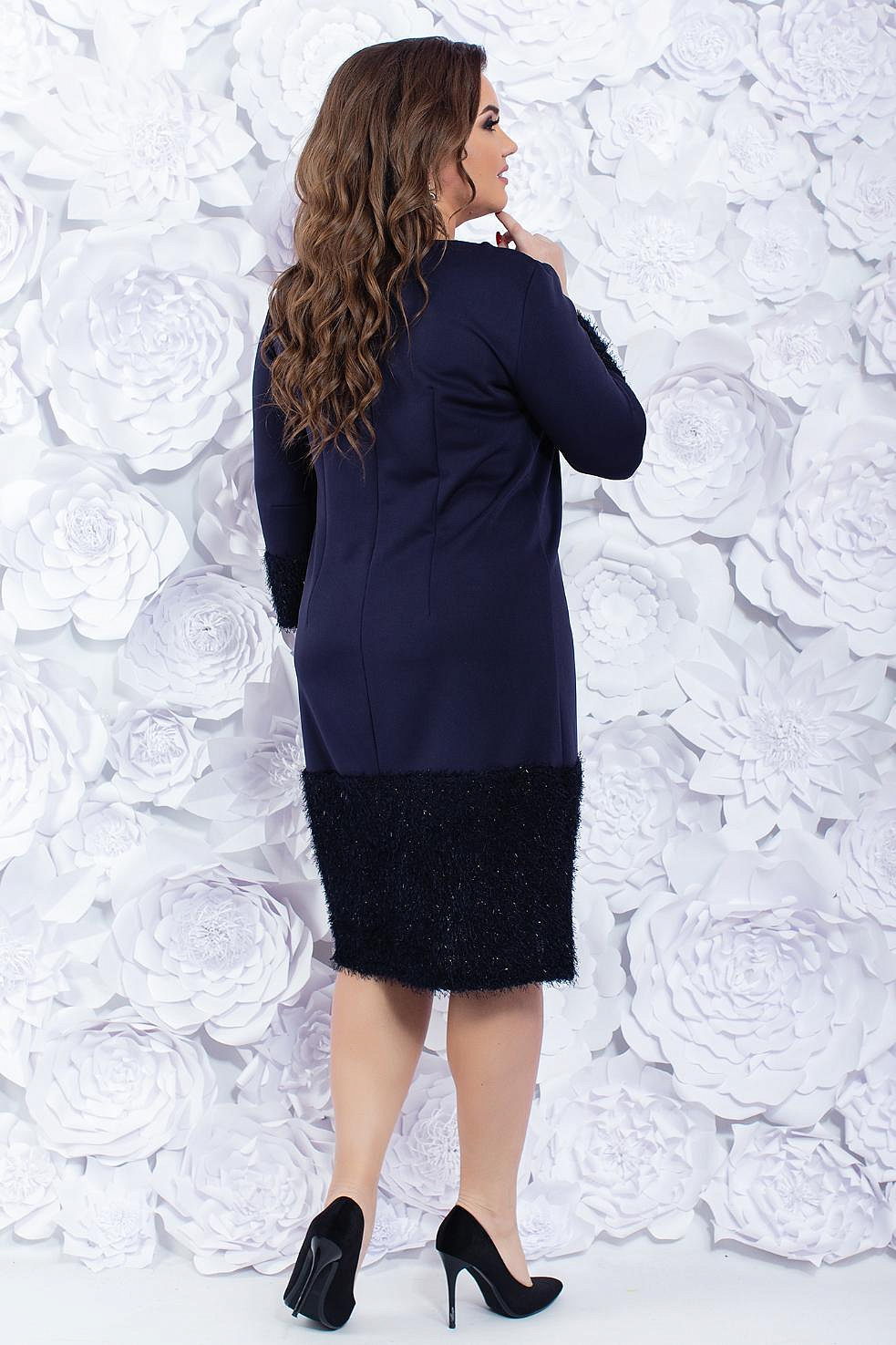 Платье свободного силуэта с мехом