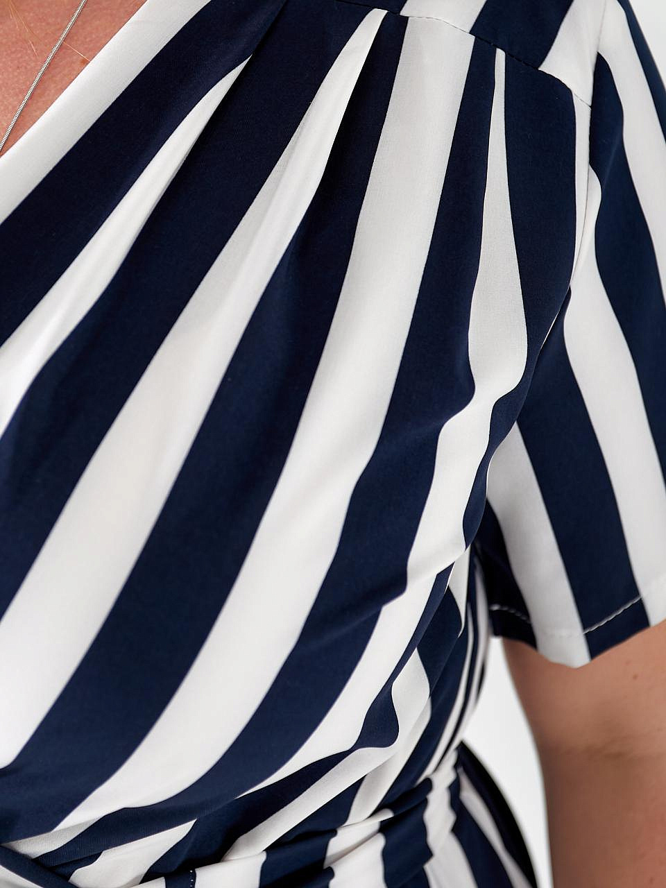 Женское платье с закругленным низом