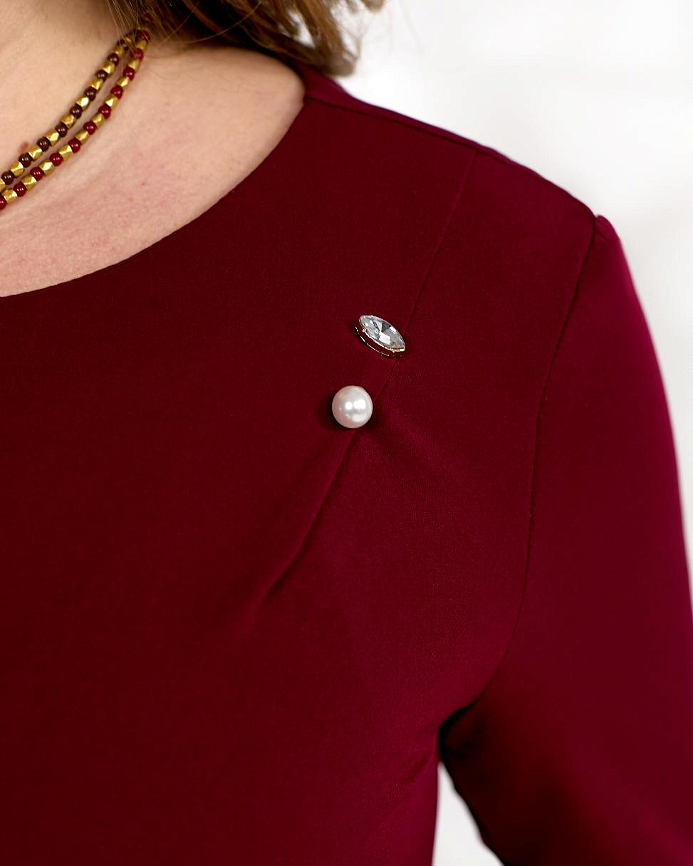 Элегантное деловое платье с запахом