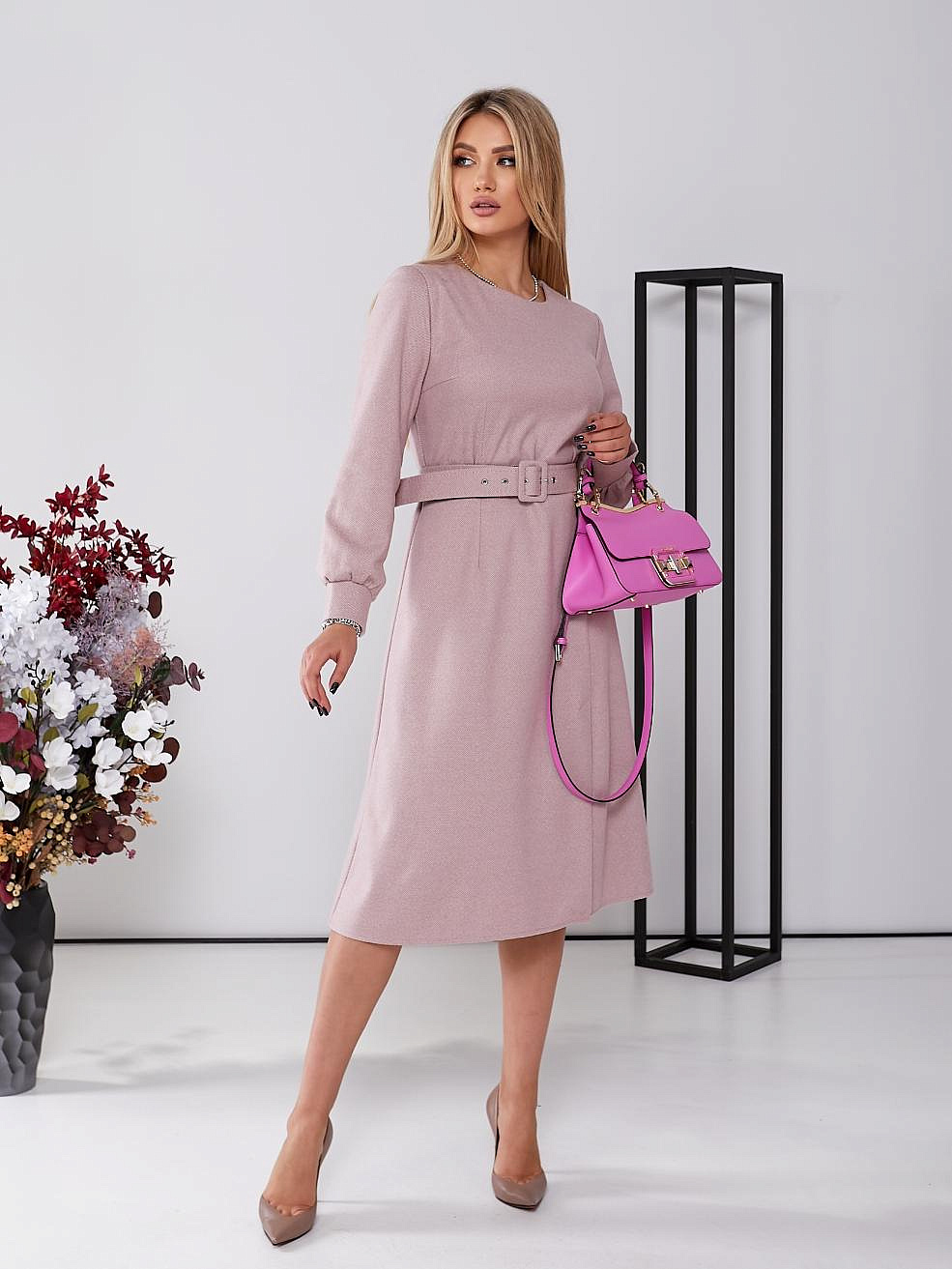 Женское теплое платье с разрезом