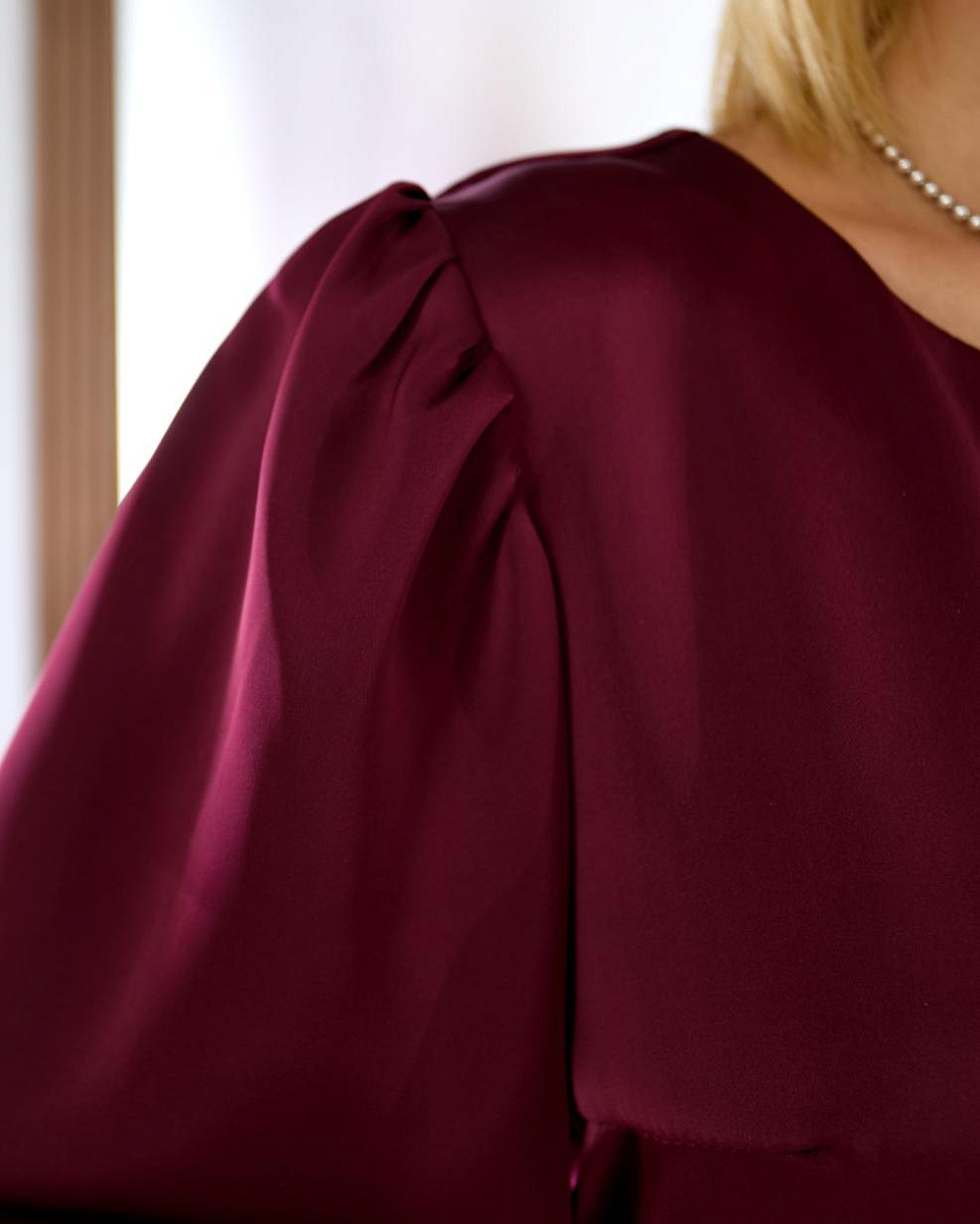 Женское платье шелковое с юбкой клеш