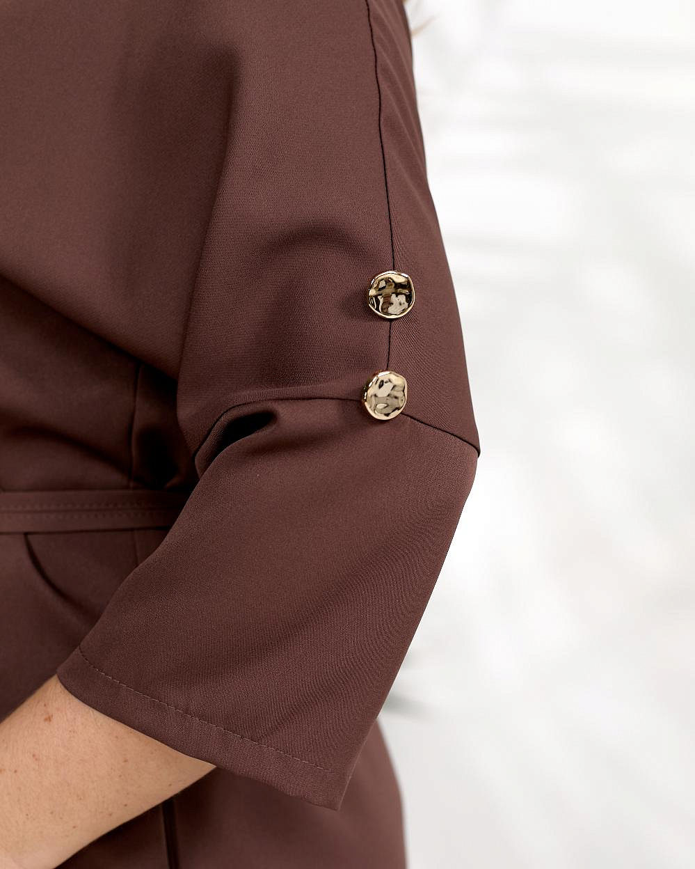 Женское платье свободное с разрезом впереди