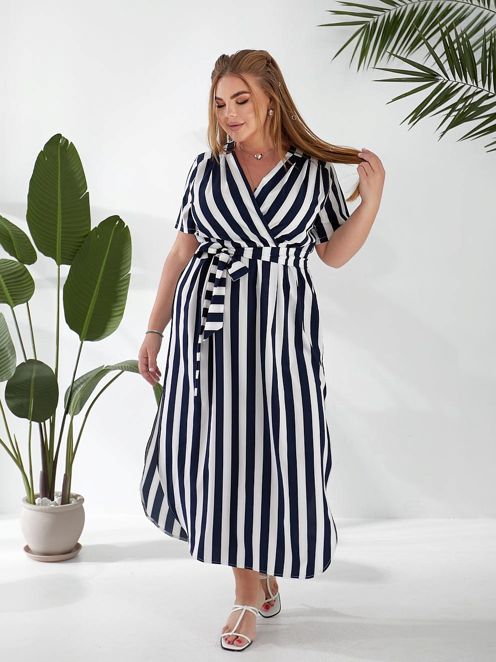 Женское платье с закругленным низом