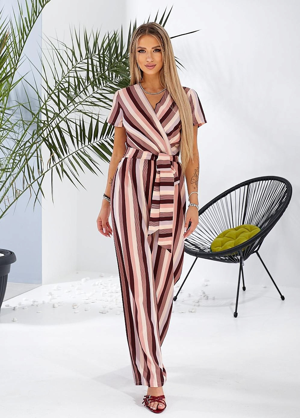 Женский комбинезон на запах в розовую полоску