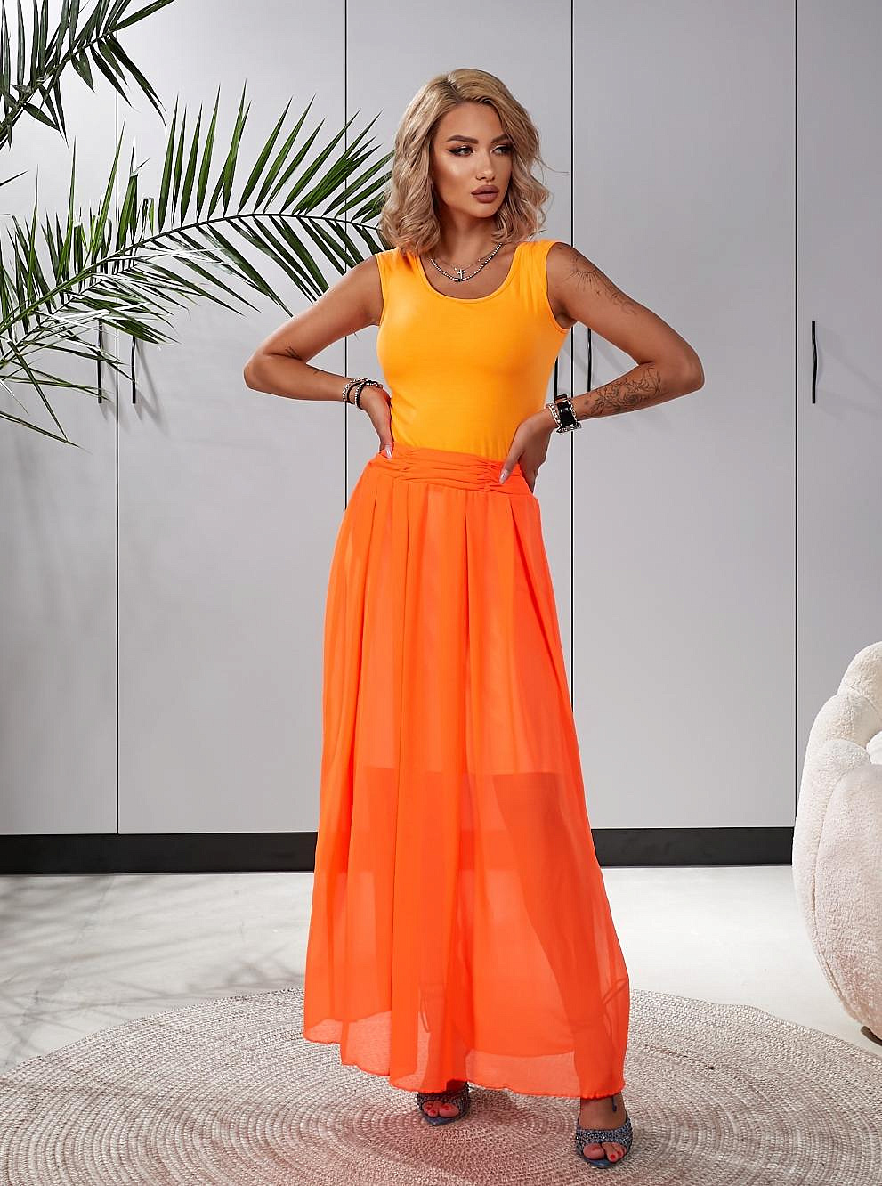 Женское платье с длинной шифоновой юбкой