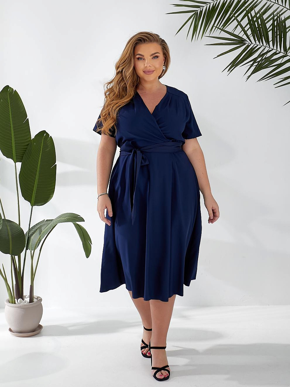 Женское платье клеш однотонное