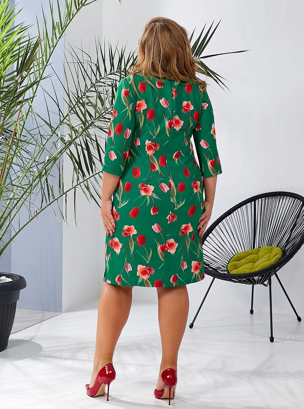 Женское платье футляр с разрезами по бокам