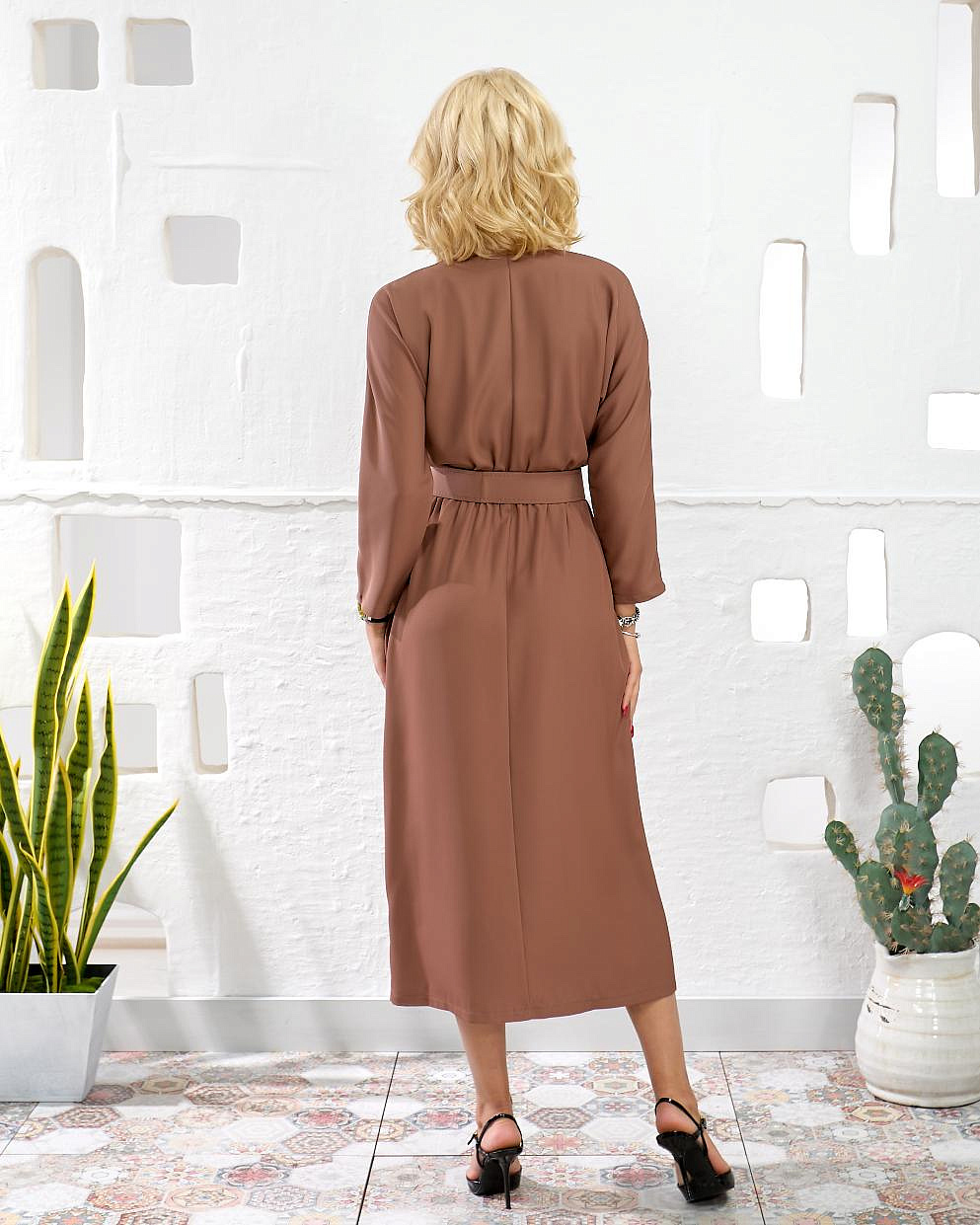 Женское платье прямое с разрезом впереди