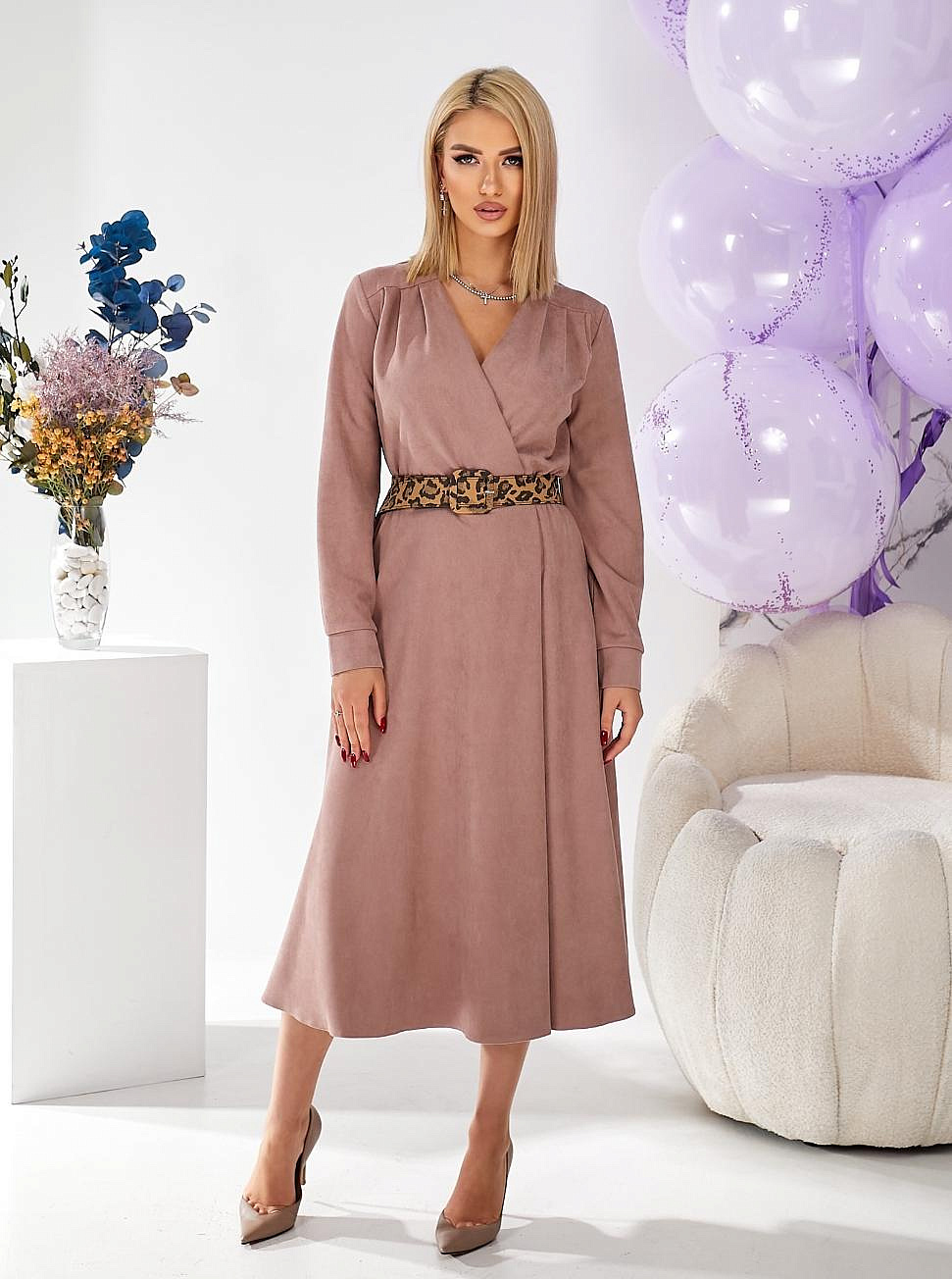 Женское платье на запах из замша